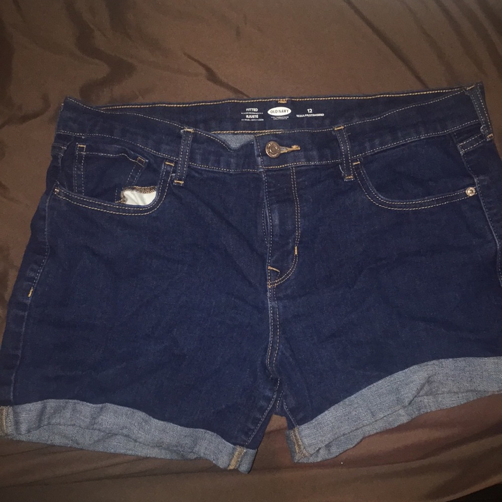 Old navy cuffed shorts ✨